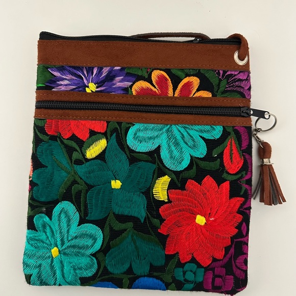 Handmade Guatemalan Crossbody bags - Picture 4 of 6